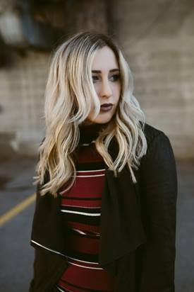 Elizabeth Faye headshot